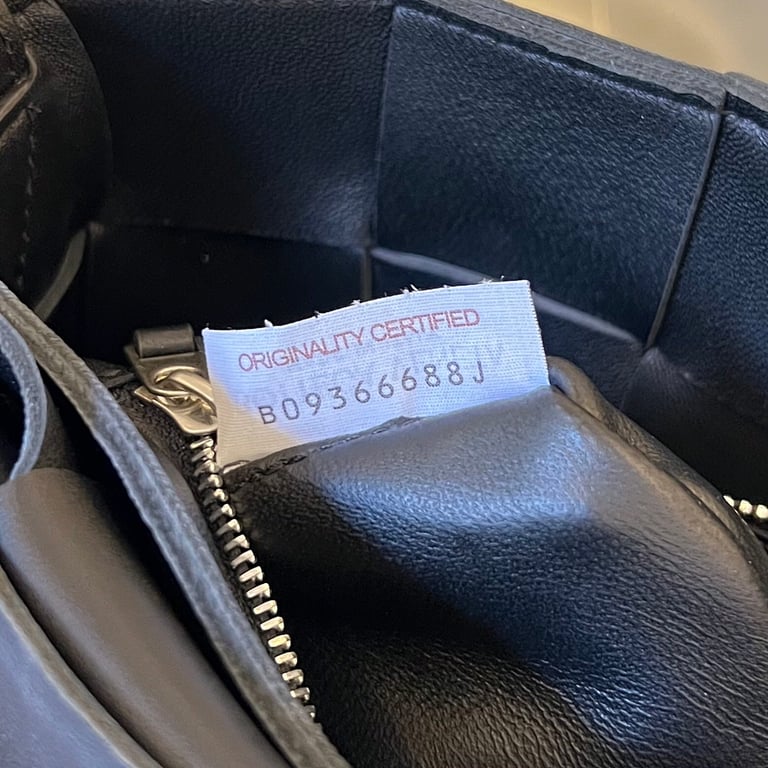 Bottega Veneta Cassette Crossbody Bag Black - 2