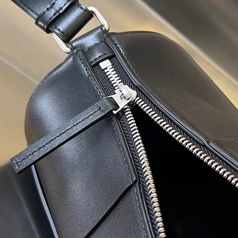 Bottega Veneta Cassette Cylinder Duffle Bag Black - 3
