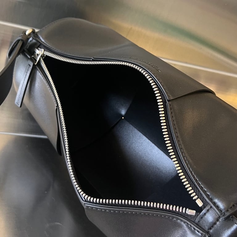 Bottega Veneta Cassette Cylinder Duffle Bag Black - 6