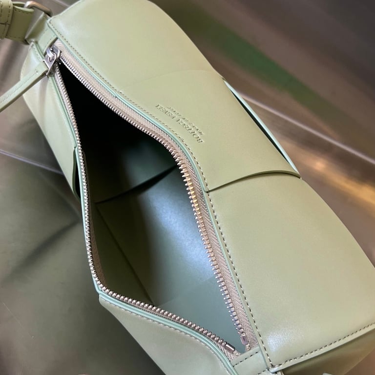 Bottega Veneta Intrecciato Cylinder Bag 741562 - 2