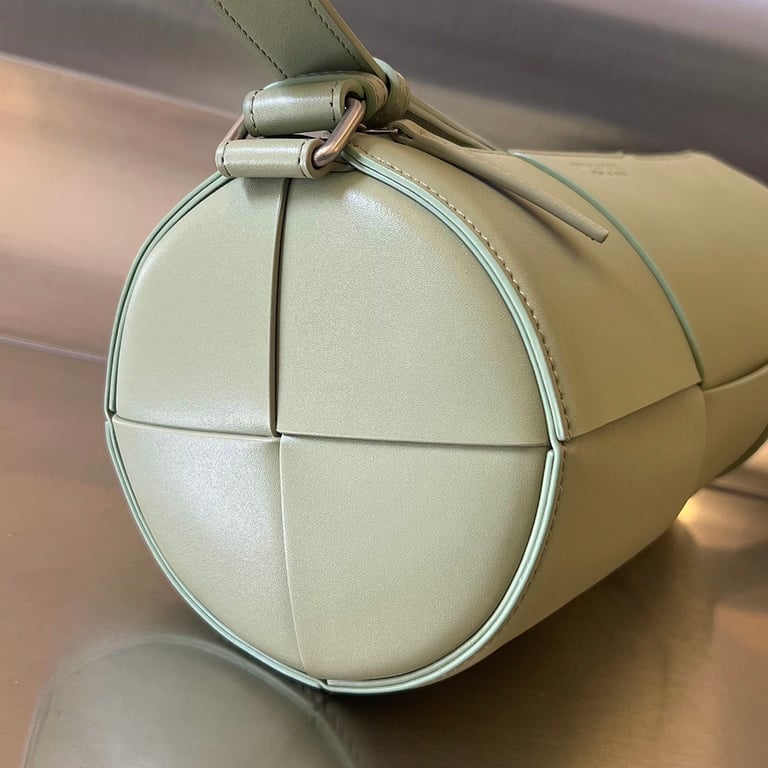 Bottega Veneta Intrecciato Cylinder Bag 741562 - 3