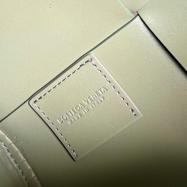 Bottega Veneta Intrecciato Cylinder Bag 741562 - 4