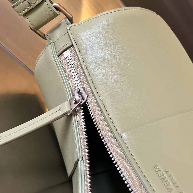 Bottega Veneta Intrecciato Cylinder Bag 741562 - 6