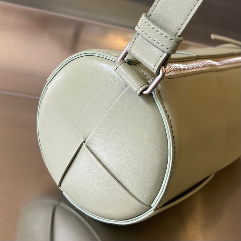Bottega Veneta Intrecciato Cylinder Bag 741562 - 9