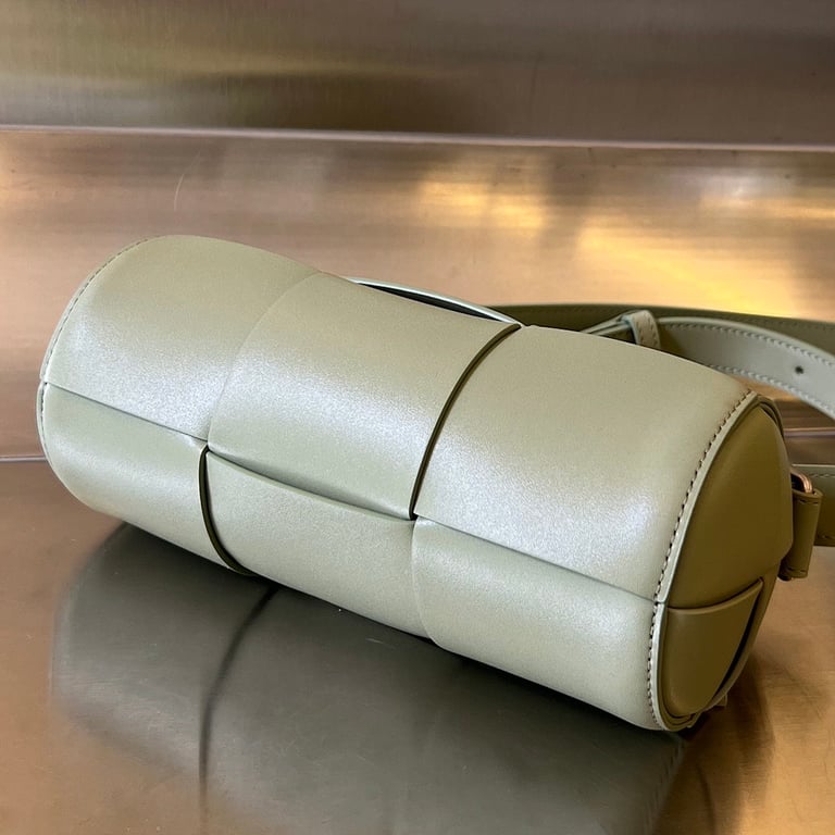 Bottega Veneta Cassette Cylinder Bag 741561 - 3