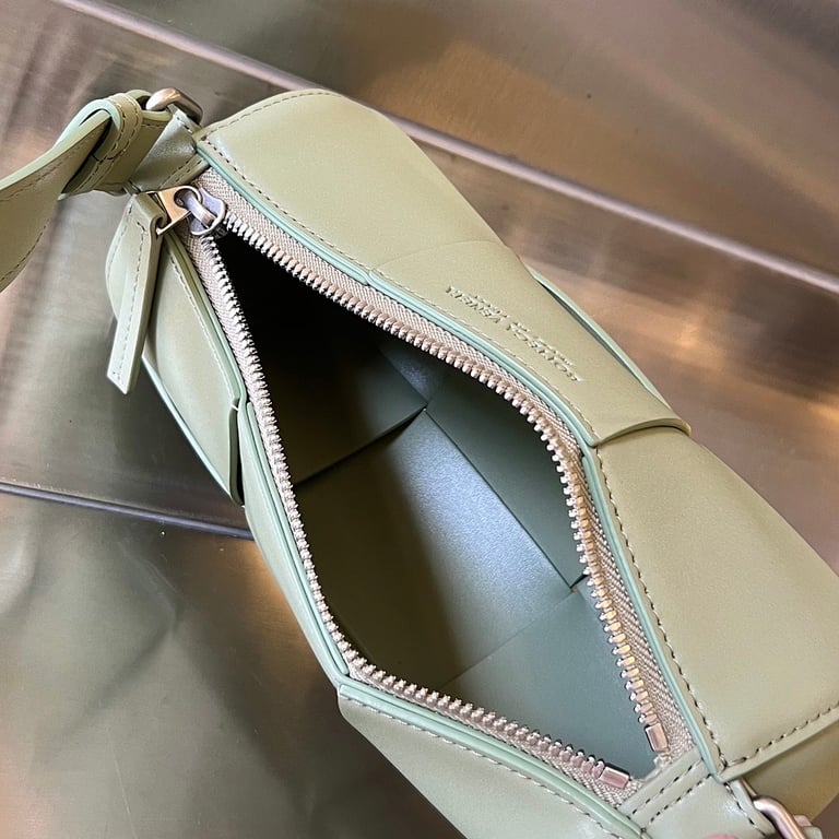 Bottega Veneta Cassette Cylinder Bag 741561 - 4