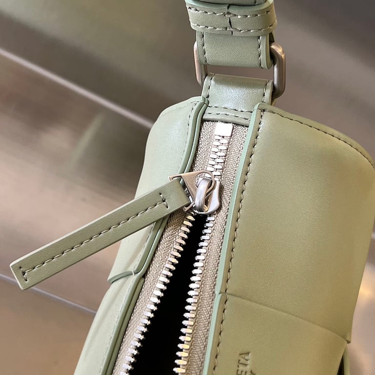 Bottega Veneta Cassette Cylinder Bag 741561 - 7
