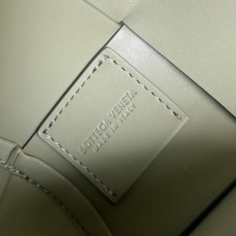 Bottega Veneta Cassette Cylinder Bag 741561 - 9