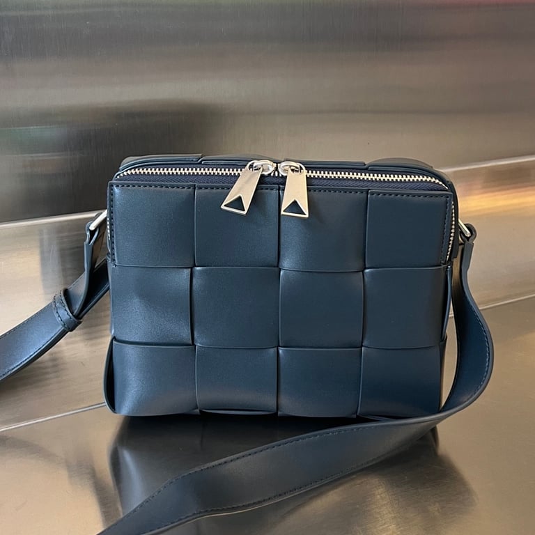 Bottega Veneta Cassette Camera Bag Dark Blue - 3
