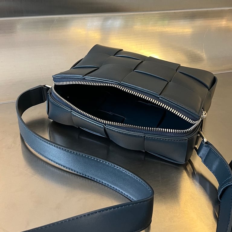 Bottega Veneta Cassette Camera Bag Dark Blue - 5