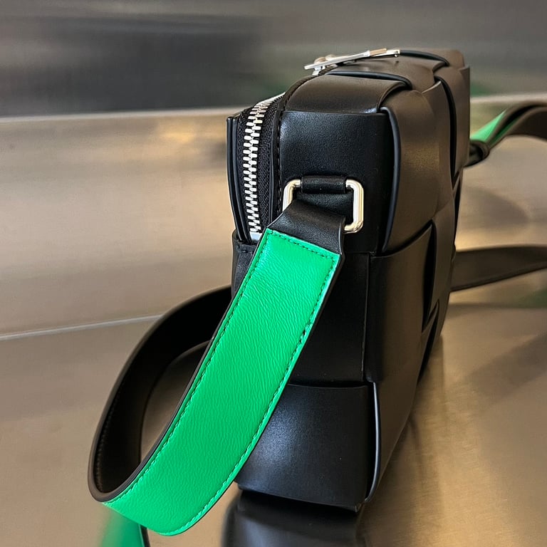 Bottega Veneta Intrecciato Camera Bag Black Green - 2