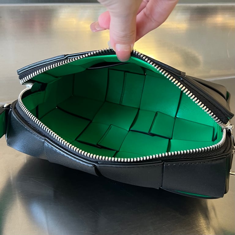 Bottega Veneta Intrecciato Camera Bag Black Green - 3