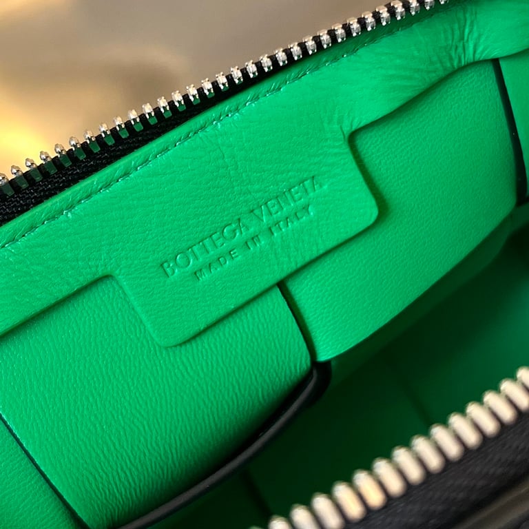 Bottega Veneta Intrecciato Camera Bag Black Green - 4