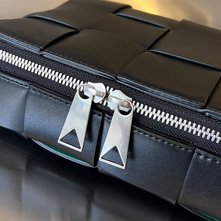 Bottega Veneta Intrecciato Camera Bag Black Green - 5