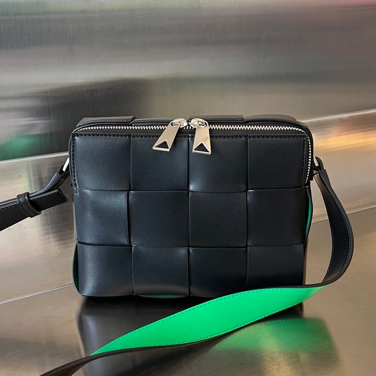 Bottega Veneta Intrecciato Camera Bag Black Green - 9