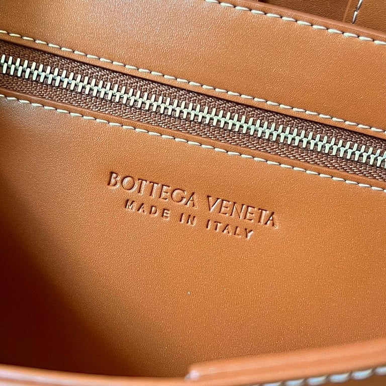 Bottega Veneta Cassette Bag Brown Contrast Stitching - 3