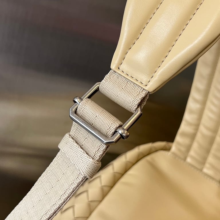Bottega Veneta Intrecciato Leather Backpack Beige - 2