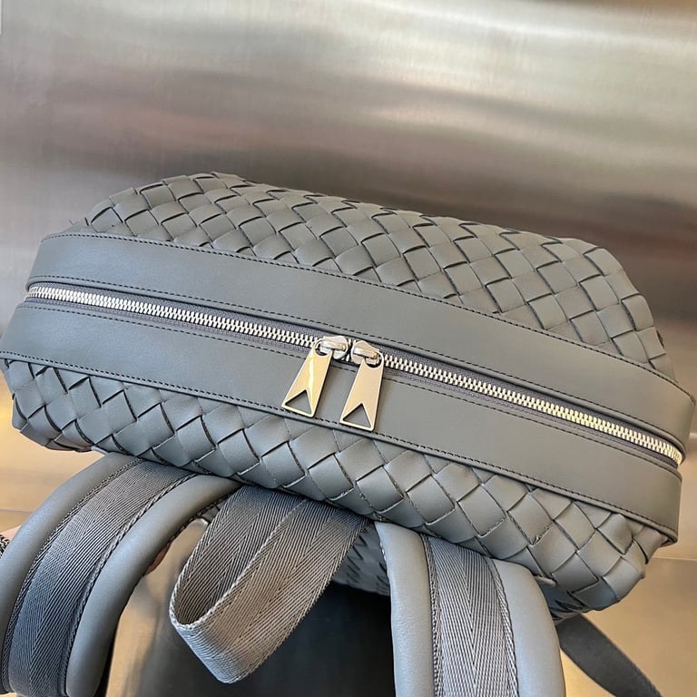 Bottega Veneta Intrecciato Leather Backpack Grey - 2