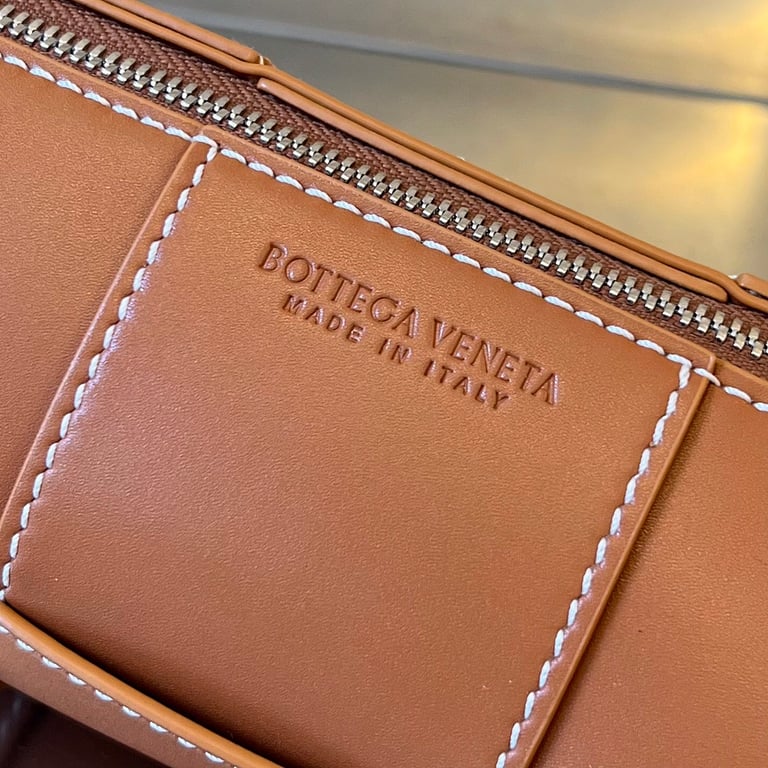 Bottega Veneta Cassette Cylinder Bag Brown 741561 - 4