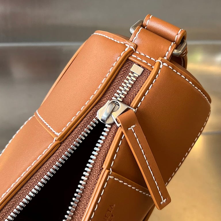 Bottega Veneta Cassette Cylinder Bag Brown 741561 - 5