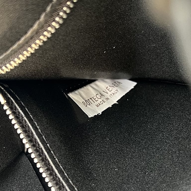 Bottega Veneta Cassette Wavy Intreccio Bag Black - 2