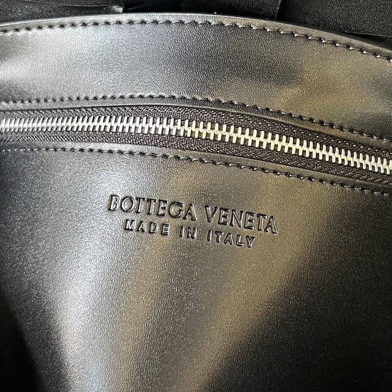 Bottega Veneta Cassette Wavy Intreccio Bag Black - 3