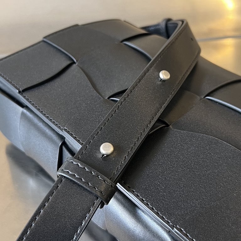 Bottega Veneta Cassette Wavy Intreccio Bag Black - 4