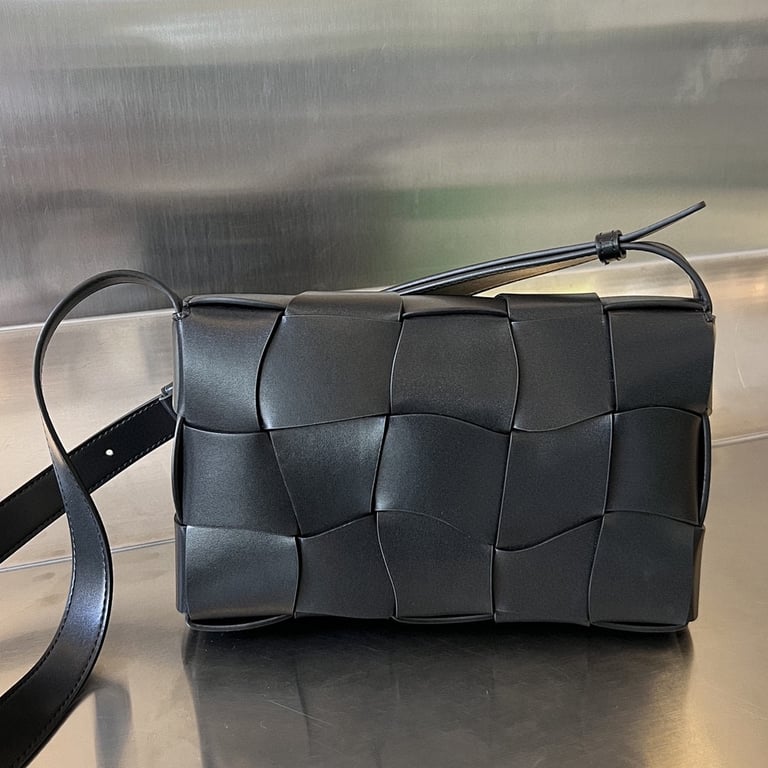 Bottega Veneta Cassette Wavy Intreccio Bag Black - 9