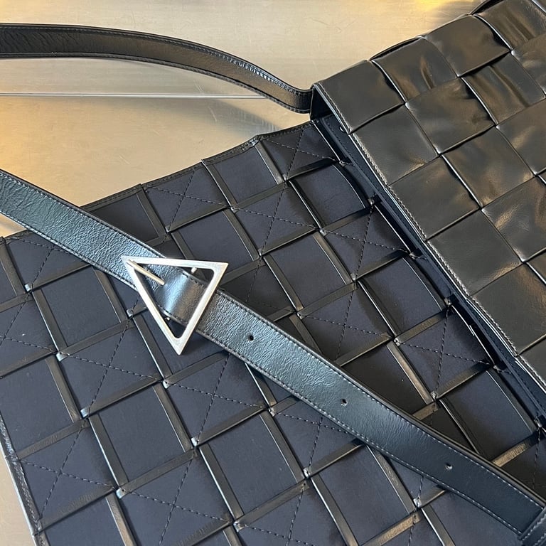 Bottega Veneta Cassette Messenger Bag Black - 4