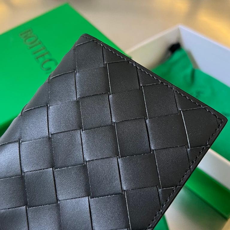 Bottega Veneta Intrecciato Passport Holder Black 607482 - 2
