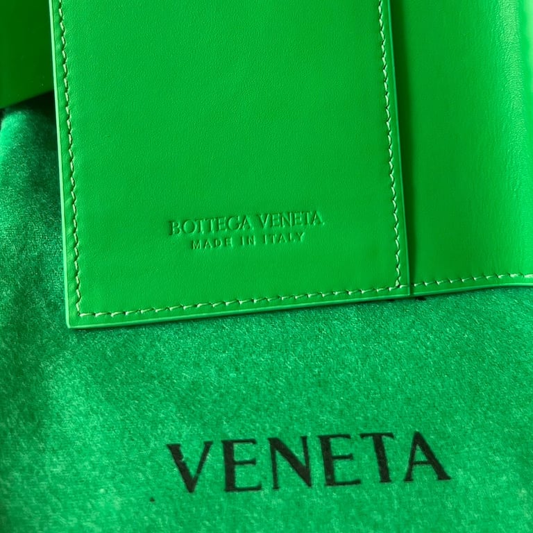 Bottega Veneta Intrecciato Passport Holder Green - 5