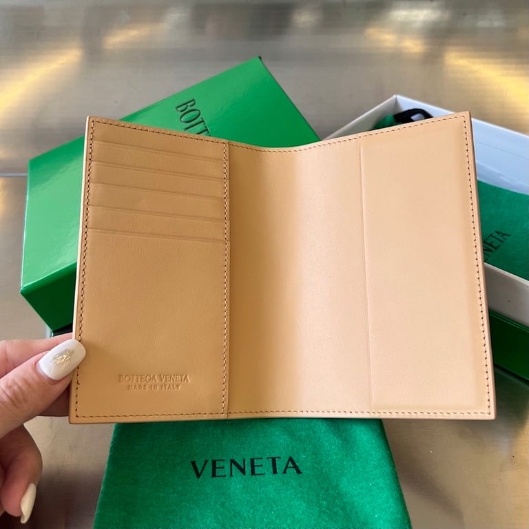Bottega Veneta Intrecciato Passport Holder 607482 Beige - 6