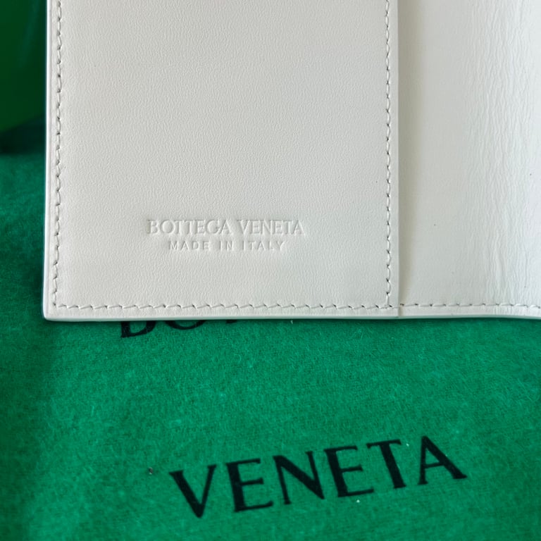 Bottega Veneta Intrecciato Passport Holder White - 3