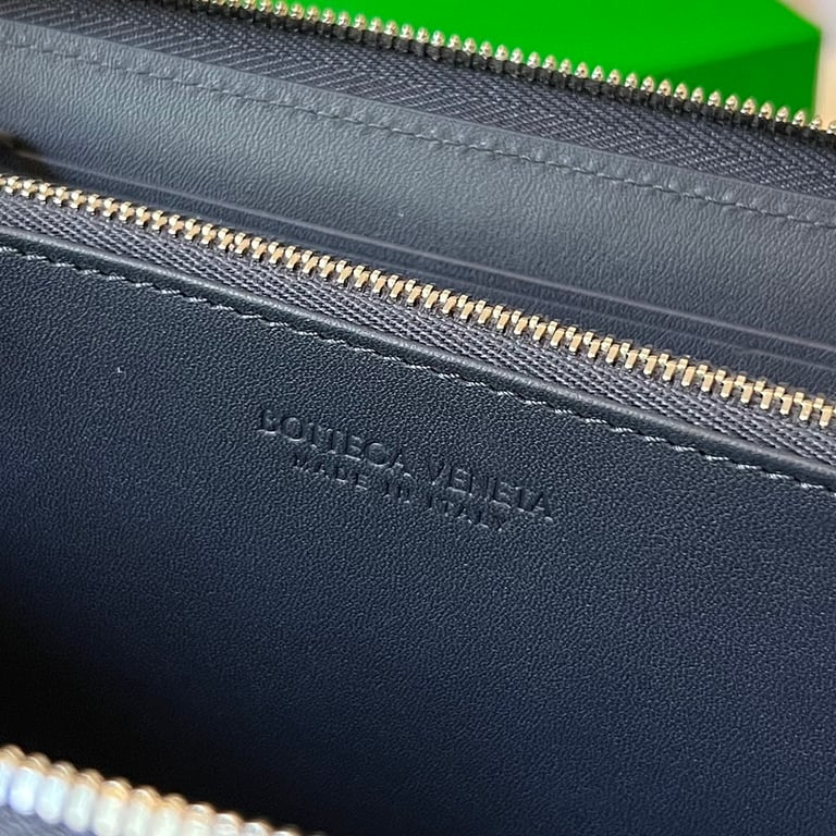 Bottega Veneta 649607 Maxi Intrecciato Zip Around Wallet - 2