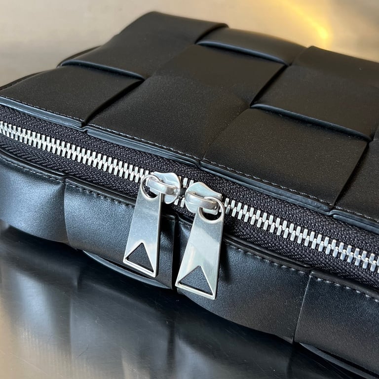 Bottega Veneta Cassette Camera Bag Black - 3