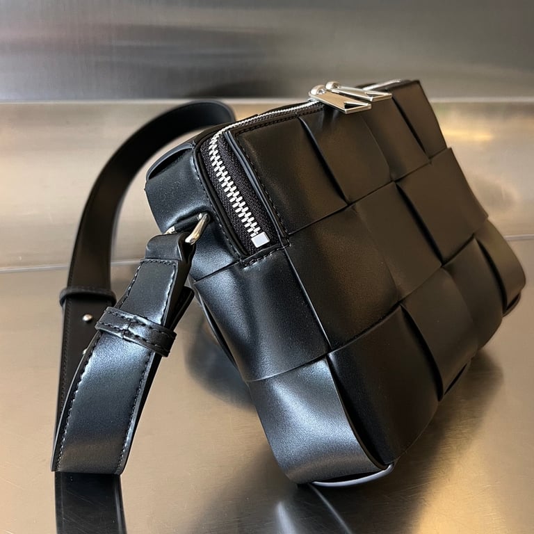 Bottega Veneta Cassette Camera Bag Black - 8