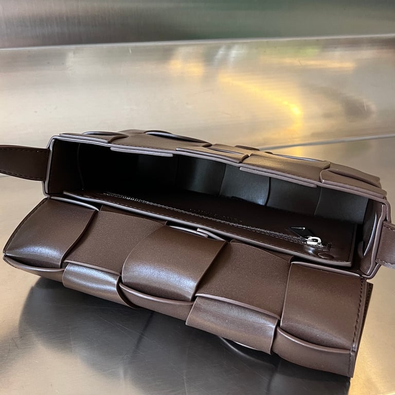 Bottega Veneta Cassette Wavy Crossbody Bag Brown - 4