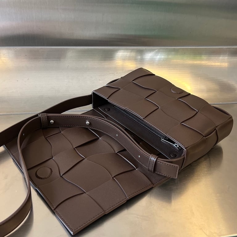 Bottega Veneta Cassette Wavy Crossbody Bag Brown - 5