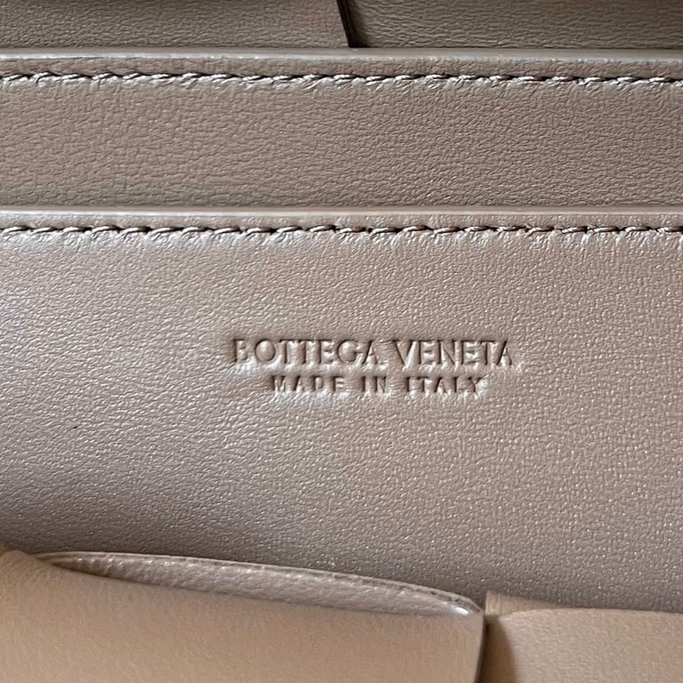 Bottega Veneta Cassette Horizontal Phone Bag Taupe - 2
