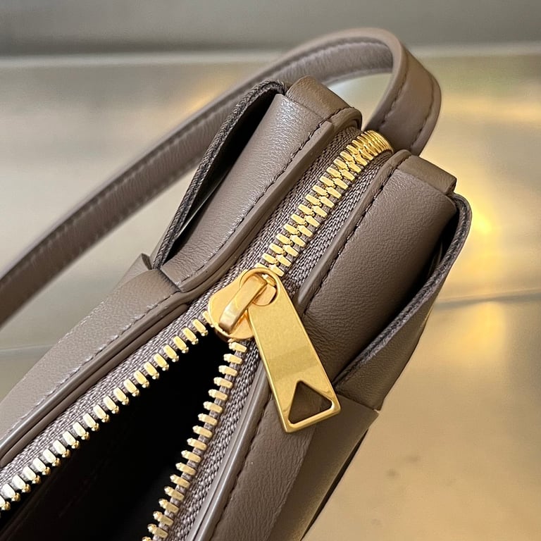 Bottega Veneta Cassette Horizontal Phone Bag Taupe - 3