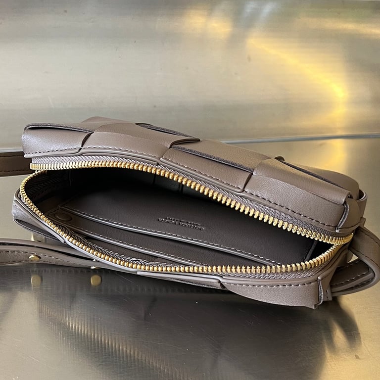 Bottega Veneta Cassette Horizontal Phone Bag Taupe - 4