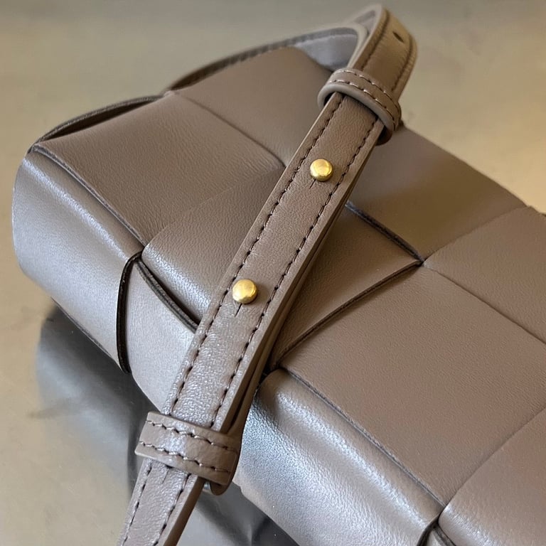 Bottega Veneta Cassette Horizontal Phone Bag Taupe - 5
