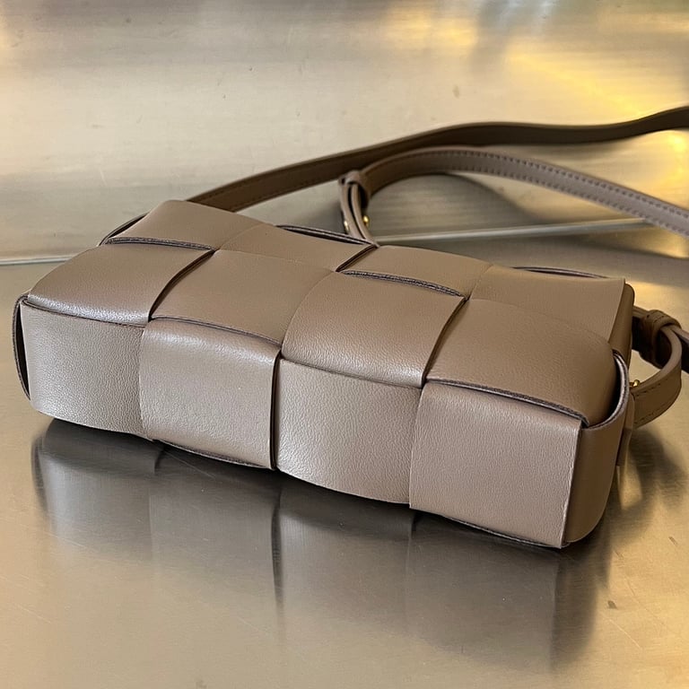 Bottega Veneta Cassette Horizontal Phone Bag Taupe - 8