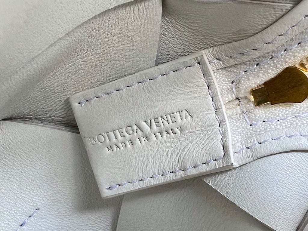 Bottega Veneta Cassette Camera Bag White 701915 - 2