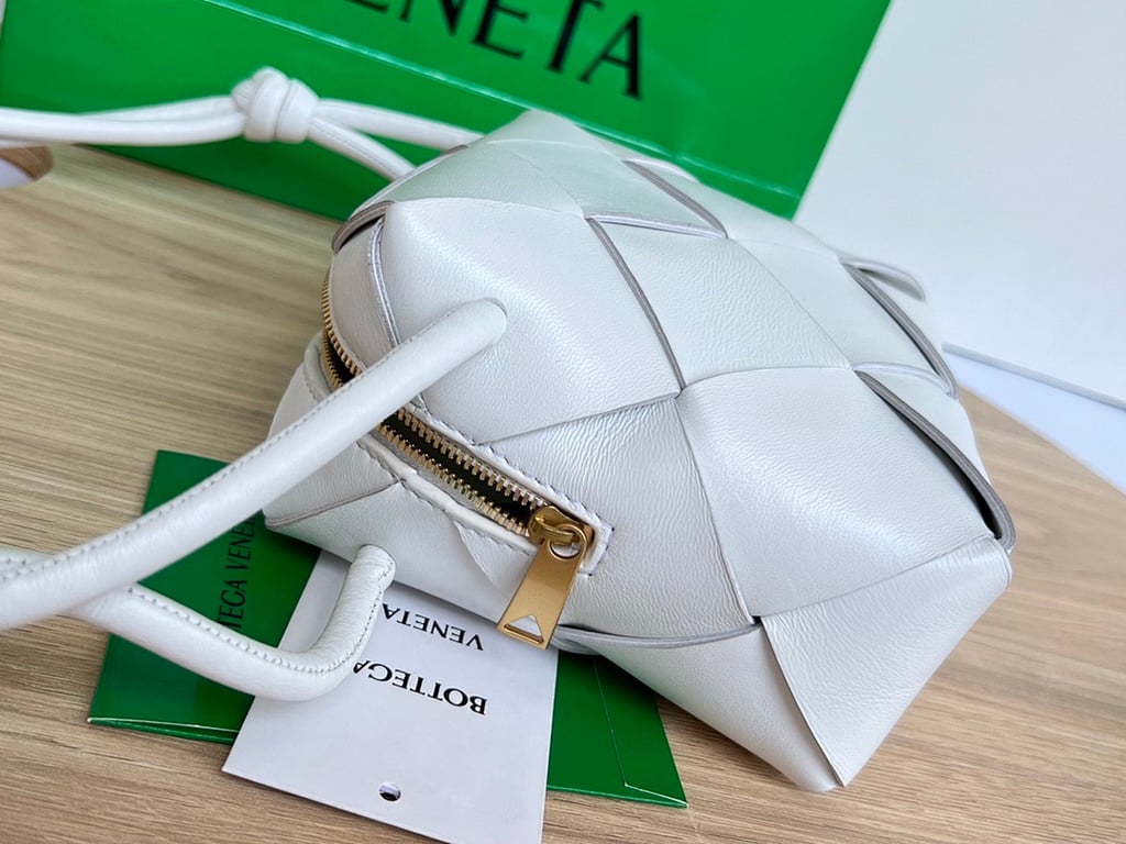 Bottega Veneta Cassette Camera Bag White 701915 - 4