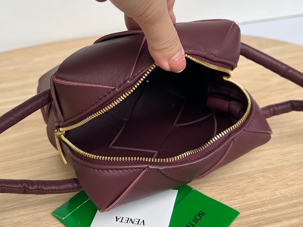 Bottega Veneta Cassette Camera Bag Burgundy - 4