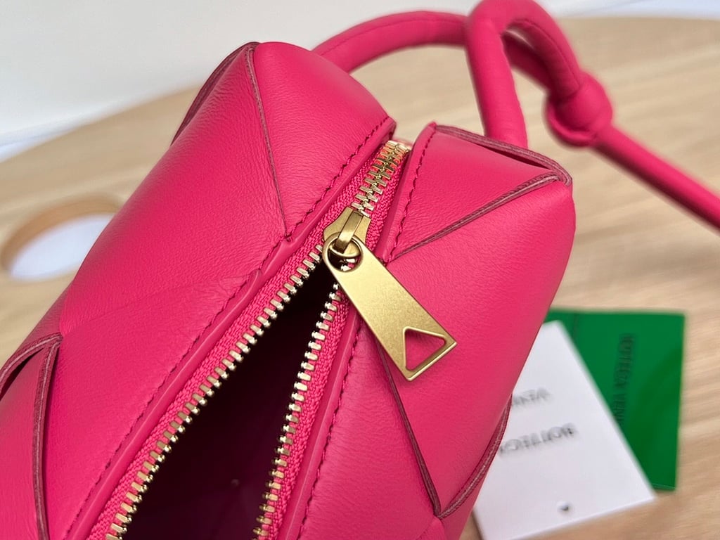 Bottega Veneta Cassette Camera Bag Pink 701915 - 3