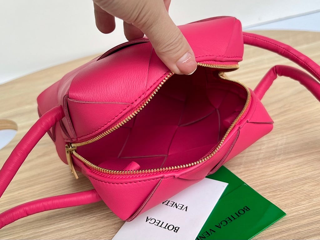 Bottega Veneta Cassette Camera Bag Pink 701915 - 4