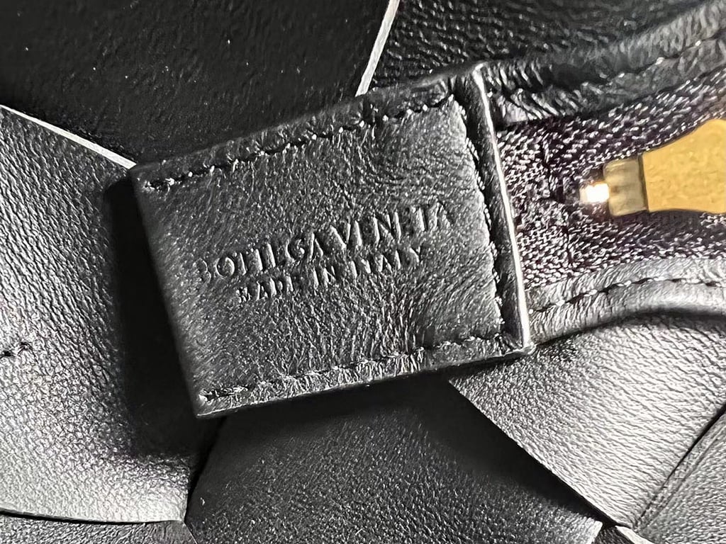 Bottega Veneta Small Cassette Camera Bag Black - 2
