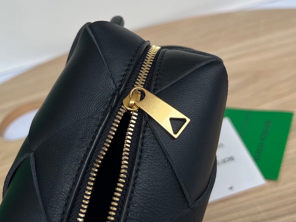 Bottega Veneta Small Cassette Camera Bag Black - 3